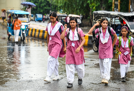 मानसून कमजोर पड़ते ही फिर बढ़ने लगी गर्मी, दिल्ली-एनसीआर में कई जगह खराब हुई हवा