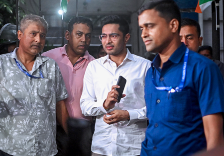पश्चिम बंगाल में कानून-व्यवस्था को लेकर टीएमसी ने राष्ट्रपति और राज्यपाल से मांगा मिलने का समय