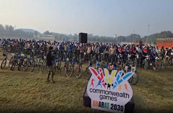 वाराणसी में साइकिल रैली का आयोजन, मंत्री दयाशंकर मिश्रा और पद्म विभूषण राजन मिश्रा भी शामिल हुए