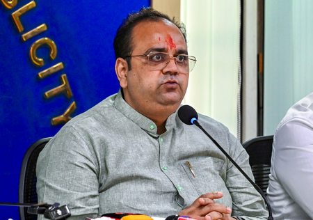 स्वाइन फ्लू और मौसमी बीमारियों को लेकर दिल्ली के स्वास्थ्य मंत्री पंकज सिंह ने बुलाई अहम बैठक