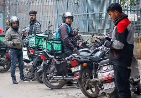 नए लेबर कोड से गिग वर्कर्स को होगा फायदा, न्यूनतम वेतन और सामाजिक सुरक्षा जैसे अधिकार मिलेंगे