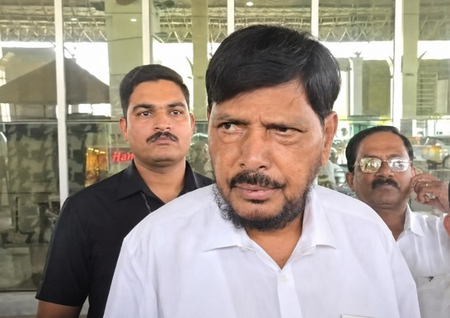 एसआईआर प्रक्रिया पर सुप्रीम कोर्ट का फैसला सराहनीय, हर मुद्दे पर राजनीति नहीं करनी चाहिए: आठवले
