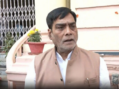 देशवासियों की घुसपैठियों से रक्षा करना सरकार का दायित्व : रामकृपाल यादव