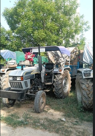 कूड़े के अवैध डंपिंग पर ग्रेटर नोएडा प्राधिकरण ने चार ट्रैक्टर-ट्रॉली पकड़ीं, एक लाख का लगाया जुर्माना