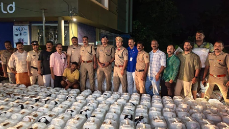 ओणम के लिए खास प्रवर्तन अभियान: केरल आबकारी विभाग ने दर्ज किए 2,332 मामले, 715 गिरफ्तार