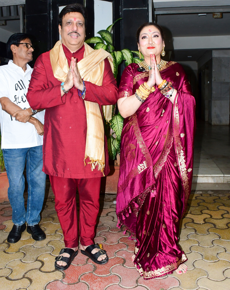 गोविंदा-सुनीता के रिश्ते में आया नया मोड़, तलाक की अर्जी वापस लेने बांद्रा कोर्ट पहुंचीं सुनीता आहूजा