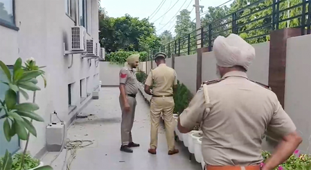 पीडीपी नेता अब्दुल कबीर ने बुरहान वानी को बताया शहीद, पुलिस ने शुरू की पूछताछ