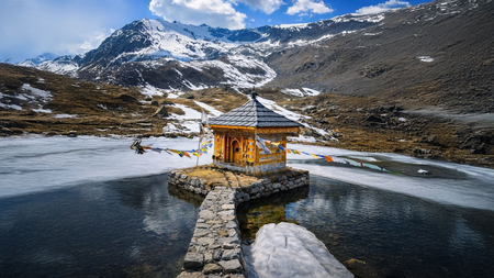 युल्ला कांडा: दुनिया का सबसे ऊंचा श्रीकृष्ण मंदिर, जहां एक टोपी तय करता है भाग्य