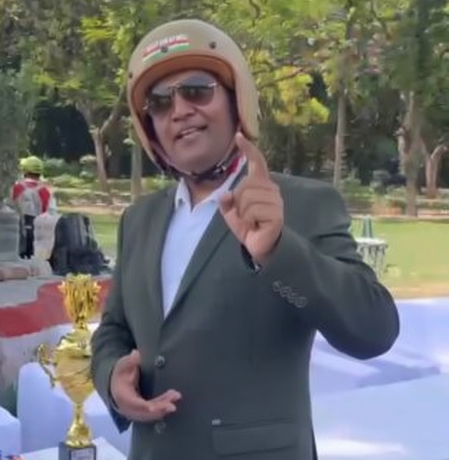 सड़क सुरक्षा को लेकर धोनी कुछ करते हैं तो बड़ा बदलाव आएगा : हेलमेट मैन राघवेंद्र कुमार