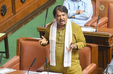 गृह लक्ष्मी योजना : सत्यापन को पति के आधार लिंक पर विचार कर रही कर्नाटक सरकार, भाजपा ने परेशान करने का लगाया आरोप