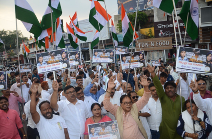 &lsquo;ऑपरेशन सिंदूर&rsquo; के समर्थन में रांची में कांग्रेस ने निकाली तिरंगा यात्रा, सेना को किया सैल्यूट