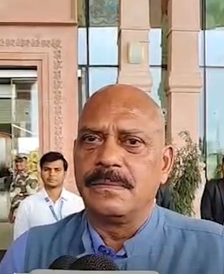 राम मंदिर ट्रस्ट के सीईओ के तौर पर जितेंद्र मिश्रा की नियुक्ति पर एनडीए नेता बोले-'ऑपरेशन सिंदूर संभाला था, पारदर्शिता लाएंगे'