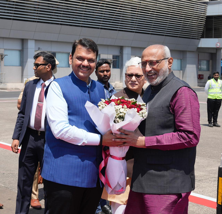 मुंबई पहुंचे उपराष्ट्रपति सीपी राधाकृष्णन, एयरपोर्ट पर मुख्यमंत्री फडणवीस ने किया स्वागत