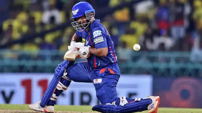 आईपीएल 2025 में 5 बल्लेबाज जिनका सबसे खराब रहा स्ट्राइक रेट, टी20 में खेल रहे टूक टूक