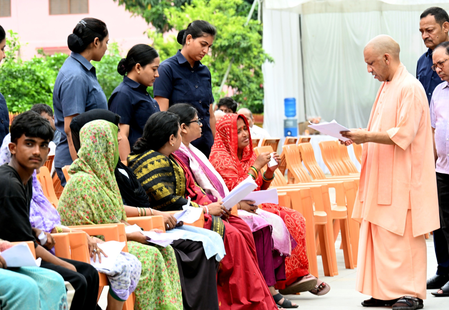 सीएम योगी का सख्त संदेश, भूमि संबंधी प्रकरणों में लापरवाही पर लिया जाए सख्त एक्शन
