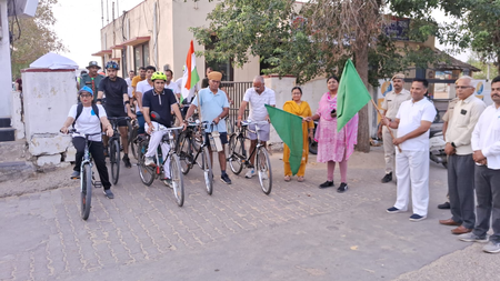 राजस्थानः सीकर में विश्व बाल श्रम निषेध दिवस पर सीकर में निकाली साइकिल जन जागरूकता रैली