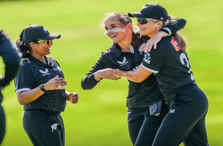 जिम्बाब्वे के खिलाफ 'हैट्रिक' के साथ अमेलिया केर ने रचा इतिहास