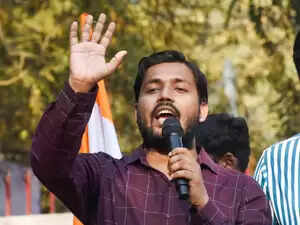 पटना: फायरिंग मामले में खान सर को राहत, अदालत ने गिरफ्तारी पर रोक बरकरार रखी