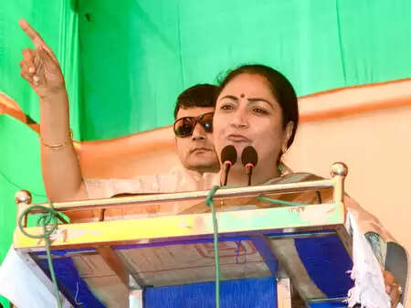 सीएम रेखा गुप्‍ता ने जनकपुरी दुर्घटना पर कड़ा रुख अपनाया, सभी विभागों को आठ-सूत्रीय सुरक्षा निर्देश जारी