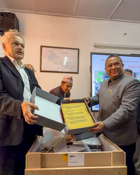 जर्मनी से नेपाल लौटे 13वीं सदी के ऐतिहासिक दस्तावेज, 800 से अधिक सामग्री राष्ट्रीय अभिलेखागार को सौंपी गई