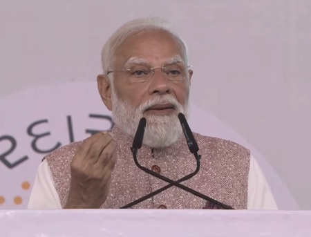 24 घंटे में दूसरी बार पीएम मोदी की जनता से अपील, वडोदरा में बोले- सोने की खरीदी से बचें और ईंधन बचाएं