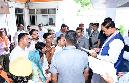 जनसमस्याओं के समाधान में ढिलाई बर्दाश्त नहीं, फरियादी को राहत देना अफसरों की जिम्मेदारी: केशव प्रसाद मौर्य