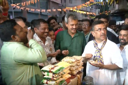 झालमुड़ी खाने के बाद बोले सुवेंदु अधिकारी-भवानीपुर से ममता भारी मार्जिन से हारेंगी