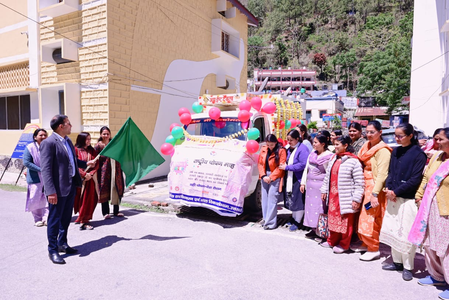 उत्तरकाशी में 'पोषण पखवाड़ा' का शुभारंभ, जिलाधिकारी ने पोषण रथ को दिखाई हरी झंडी