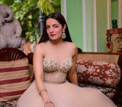 सेलिना जेटली के पति पीटर हाग के खिलाफ मुंबई में एफआईआर दर्ज, लुकआउट सर्कुलर जारी