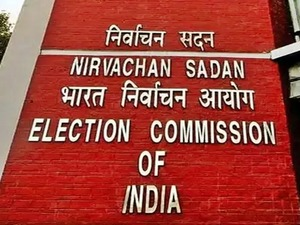 टीएमसी के नाम और चुनाव चिह्न आज फैसला संभव, दोनों गुटों से मुलाकात करेगा चुनाव आयोग