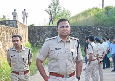 रांची में चेन स्नैचिंग गिरोह के साथ पुलिस की मुठभेड़, सरगना को पैर में लगी गोली, तीन गिरफ्तार