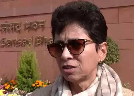 इंडिगो की नेटवर्क गड़बड़ी से देशभर में उड़ानें ठप, विपक्ष ने सरकार को घेरा