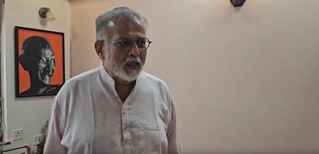 महात्मा गांधी के पड़पोते ने चुनाव आयोग की नीयत पर उठाए सवाल, बोले-मताधिकार छीनना गंभीर अपराध के समान