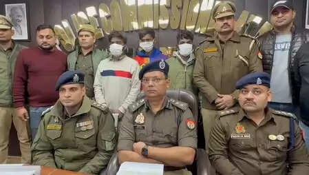 मोबाइल स्नैचिंग गैंग का भंडाफोड़, तीन शातिर गिरफ्तार, 34 मोबाइल और चोरी की बाइक बरामद