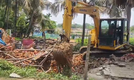 कोलकाता हाईकोर्ट के आदेश पर नंदीग्राम में बुलडोजर कार्रवाई, कई अवैध निर्माण जमींदोज