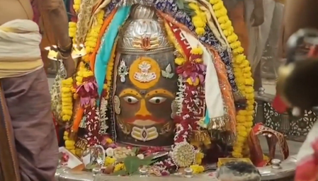 राजा स्वरूप में सजे बाबा महाकाल, भांग-ड्रायफ्रूट से किया गया भव्य शृंगार