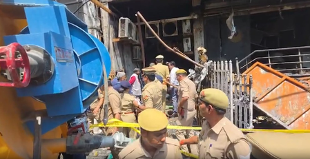 लखनऊ अग्निकांड को लेकर नेताओं ने दोषियों पर सख्त कार्रवाई का दिया भरोसा