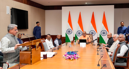 उपराष्ट्रपति ने मंसूर अली खान और रजनीश कुमार अग्रवाल को दिलाई राज्यसभा की सदस्यता