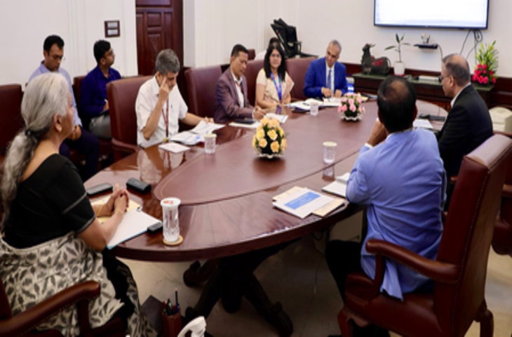 यूपीआई सेवाएं बार-बार बाधित होने के बाद एक्शन में वित्त मंत्री निर्मला सीतारमण, अधिकारियों को दिए सुधार के निर्देश