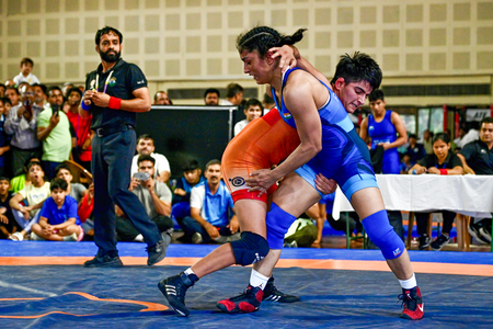 विनेश फोगाट ने करीबी मुकाबले में निशु को 7-6 से हराया, एशियाई खेलों के चयन ट्रायल के सेमीफाइनल में पहुंची दिग्गज पहलवान
