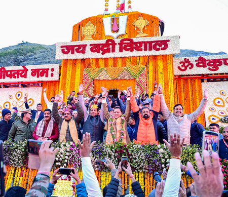 बद्रीनाथ धाम विवाद: पांडा पंचायत की सीएम धामी से मांग, पैसे लेकर विशेष दर्शन कराने की भी हो जांच