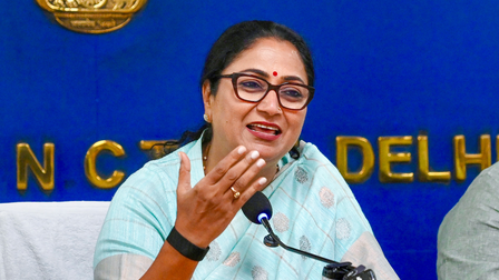 स्वच्छ परिवहन को बढ़ावा देगी नई इलेक्ट्रिक वाहन नीति, सीएम रेखा गुप्ता ने बताया सरकार का विजन (आईएएनएस साक्षात्कार)