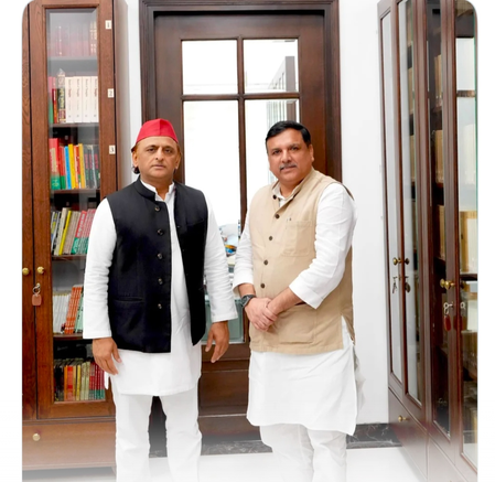 अखिलेश यादव से मिले संजय सिंह, बोले- सड़क से संसद तक लड़ेंगे हक की लड़ाई, 69 हजार शिक्षक भर्ती से आरक्षण तक