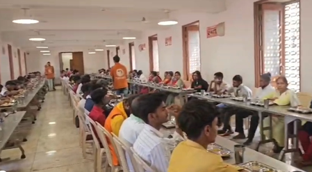 बिहार: भागलपुर में बरारी घाट पर सामुदायिक रसोई की शुरुआत, 50 रुपए में भरपेट भोजन