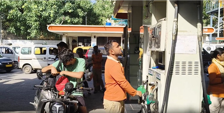 ईंधन की कीमतों में बढ़ोतरी पर लोगों की मिली-जुली प्रतिक्रिया, कहीं नाराजगी तो कहीं समर्थन