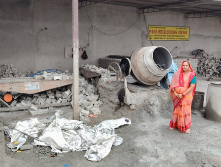 पीएमईजीपी से बदली तकदीर: 25 लाख के लोन पर खड़ा किया ईंट उद्योग, निकिता ने 25 लोगों को दिया रोजगार