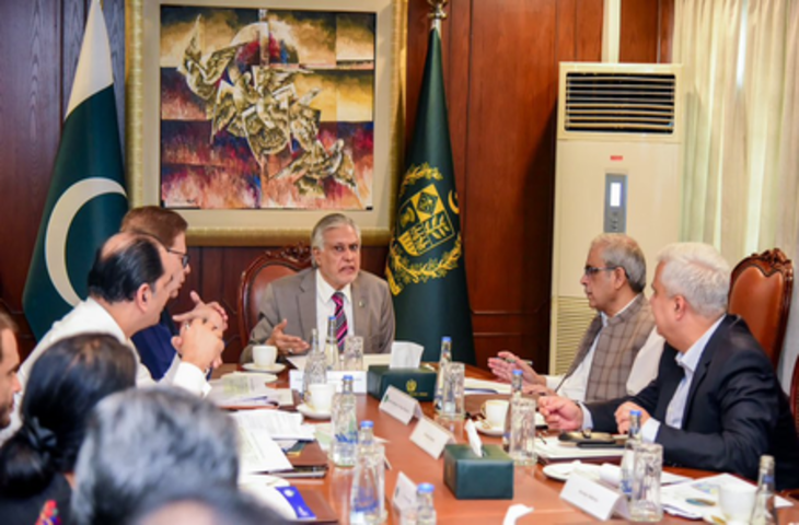 पाकिस्तान से अफगान शरणार्थियों के जबरन निर्वासन के बीच विदेश मंत्री इशाक डार करेंगे काबुल का दौरा