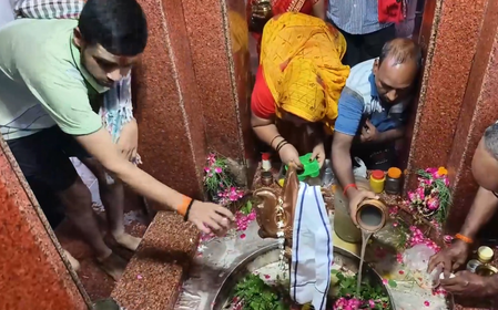 यूपी : सावन के दूसरे सोमवार को शिवमय हुआ प्रदेश, मंदिरों में उमड़ी भक्तों की भीड़