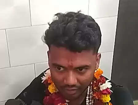 खुद भारत के लिए नहीं खेल सके पिता, बेटे ने आईपीएल नीलामी में रचा इतिहास, तो सीना गर्व से चौड़ा