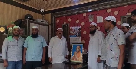 सीएम योगी का जन्मदिन : अमरोहा में मुस्लिम समाज के लोगों ने दी शुभकामनाएं, दिल्ली के कालकाजी मंदिर में पूजा